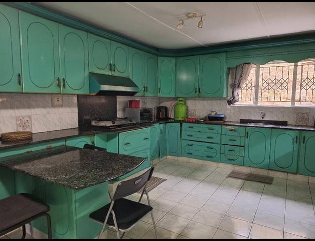 4 BEDROOM HOUSE FOR SALE IN CRAIGIEBURN